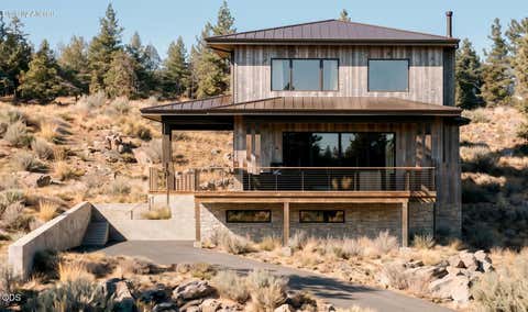 Photo of 1738 SW Troon Avenue, Bend, OR 97702 (MLS # 220224525)