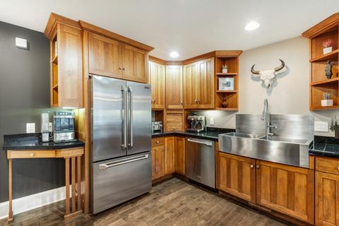 Tiny photo for 693 E Tyler Avenue, Sisters, OR 97759 (MLS # 220214108)