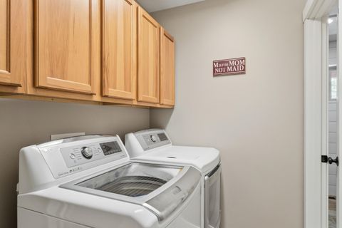 Tiny photo for 153520 Twilla Court, La Pine, OR 97739 (MLS # 220221824)