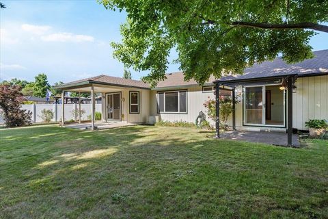 Tiny photo for 154 Silverwood Court, Central Point, OR 97502 (MLS # 220221165)