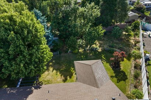 Tiny photo for 154 Silverwood Court, Central Point, OR 97502 (MLS # 220221165)