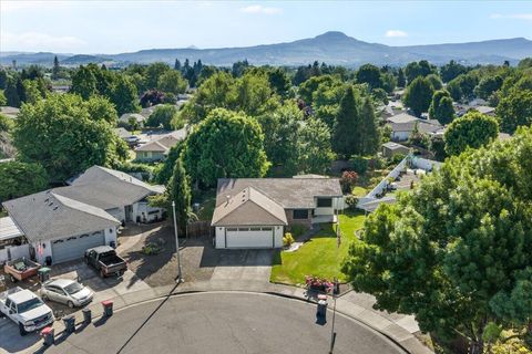 Tiny photo for 154 Silverwood Court, Central Point, OR 97502 (MLS # 220221165)