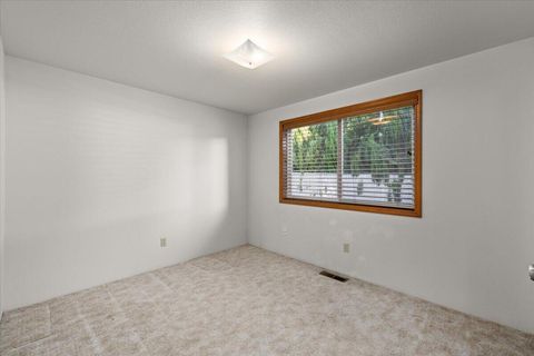 Tiny photo for 154 Silverwood Court, Central Point, OR 97502 (MLS # 220221165)