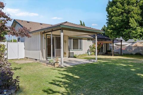 Tiny photo for 154 Silverwood Court, Central Point, OR 97502 (MLS # 220221165)