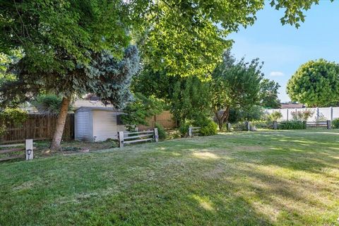 Tiny photo for 154 Silverwood Court, Central Point, OR 97502 (MLS # 220221165)