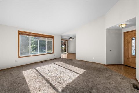 Tiny photo for 154 Silverwood Court, Central Point, OR 97502 (MLS # 220221165)