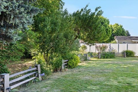 Tiny photo for 154 Silverwood Court, Central Point, OR 97502 (MLS # 220221165)