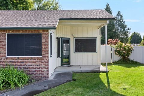 Tiny photo for 154 Silverwood Court, Central Point, OR 97502 (MLS # 220221165)