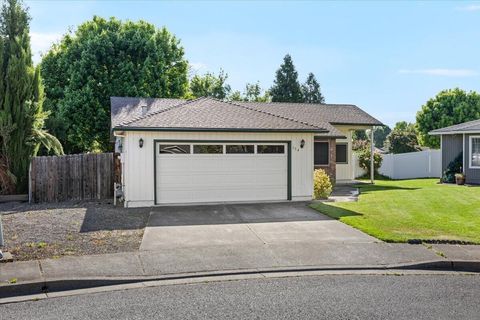 Tiny photo for 154 Silverwood Court, Central Point, OR 97502 (MLS # 220221165)