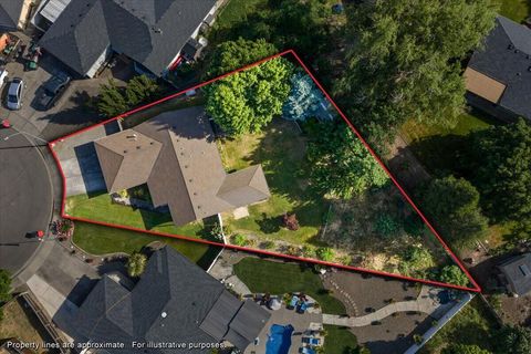 Tiny photo for 154 Silverwood Court, Central Point, OR 97502 (MLS # 220221165)