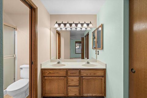 Tiny photo for 154 Silverwood Court, Central Point, OR 97502 (MLS # 220221165)