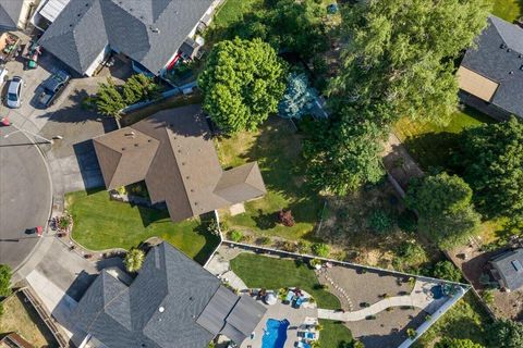 Tiny photo for 154 Silverwood Court, Central Point, OR 97502 (MLS # 220221165)