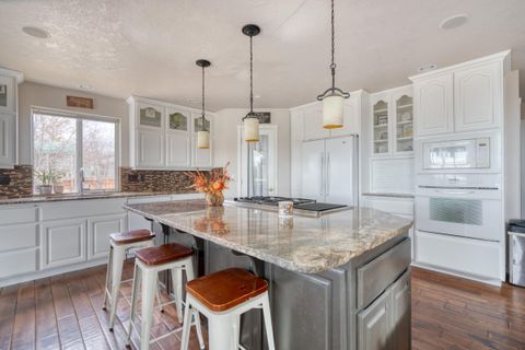 Tiny photo for 1221 NW Odem Avenue, Terrebonne, OR 97760 (MLS # 220212552)