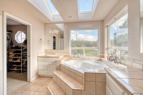 Tiny photo for 1221 NW Odem Avenue, Terrebonne, OR 97760 (MLS # 220212552)