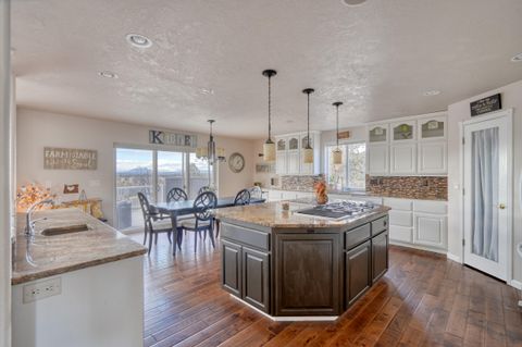 Tiny photo for 1221 NW Odem Avenue, Terrebonne, OR 97760 (MLS # 220212552)