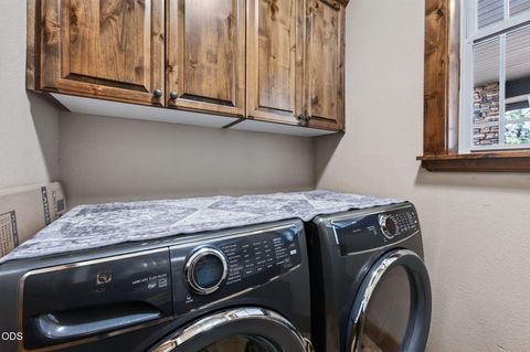 Tiny photo for 63109 Turret Court, Bend, OR 97701 (MLS # 220225873)