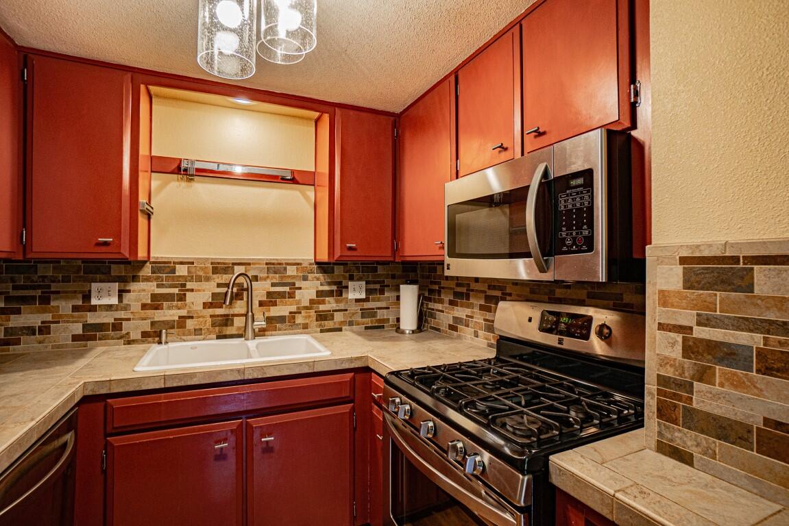 Ravenwood Townhomes - Residential