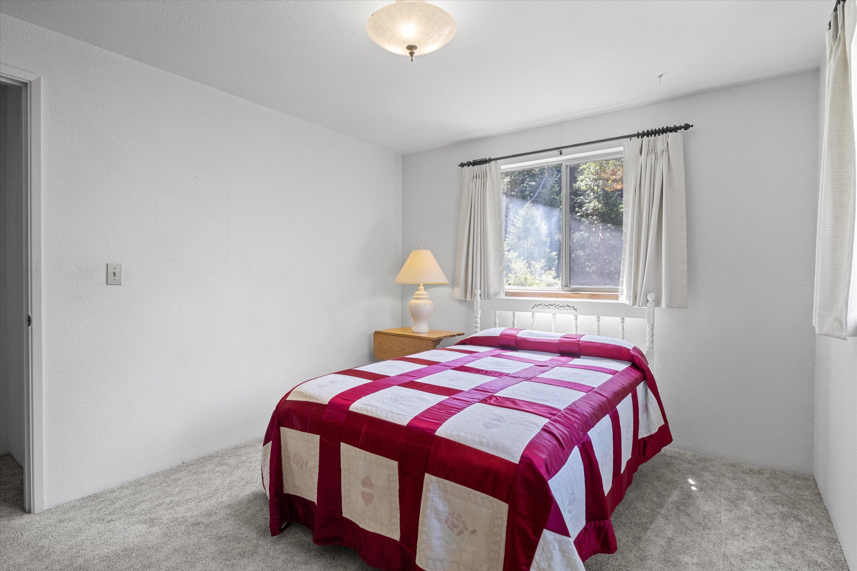 Glendale, Tow NOf Julia - Residential