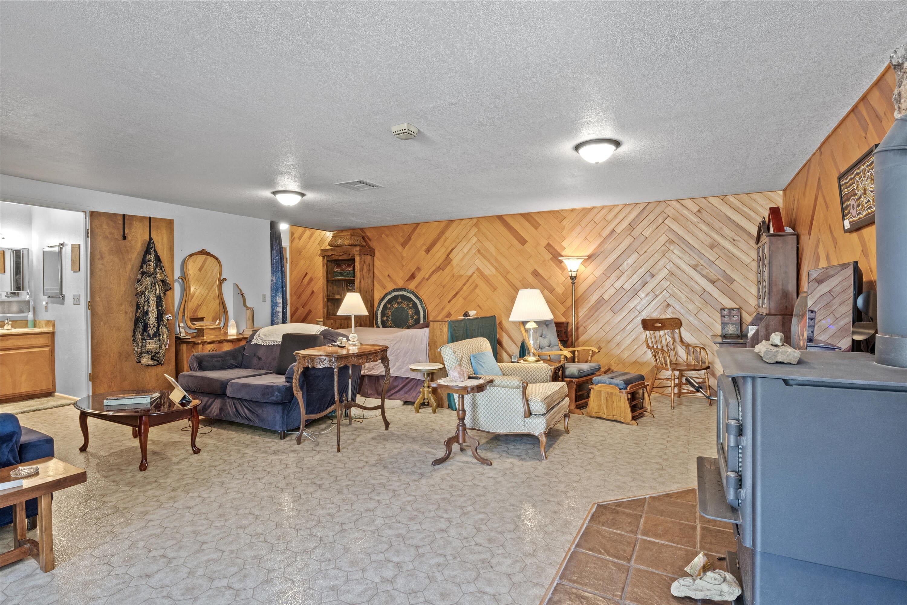 Glendale, Tow NOf Julia - Residential