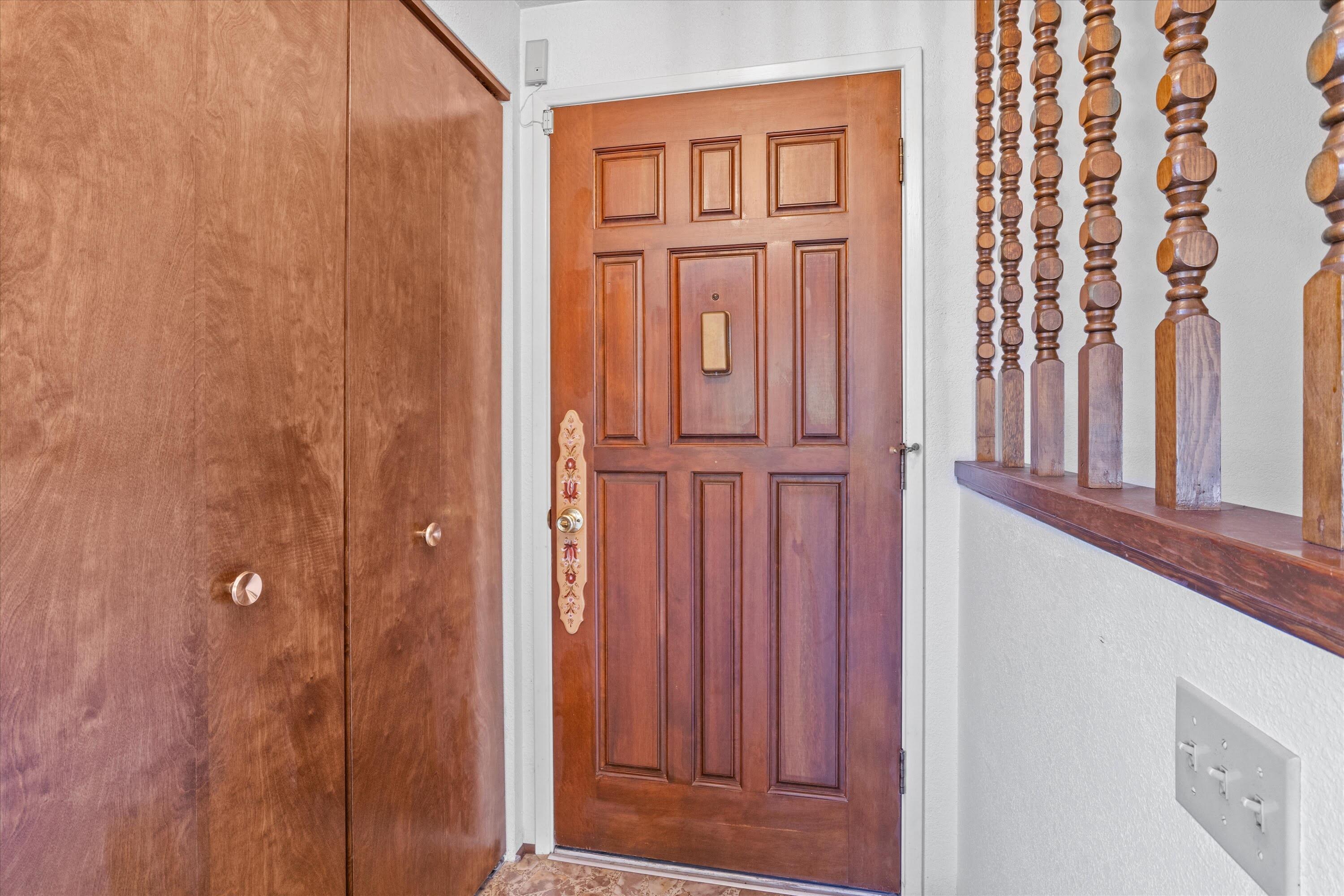 Glendale, Tow NOf Julia - Residential