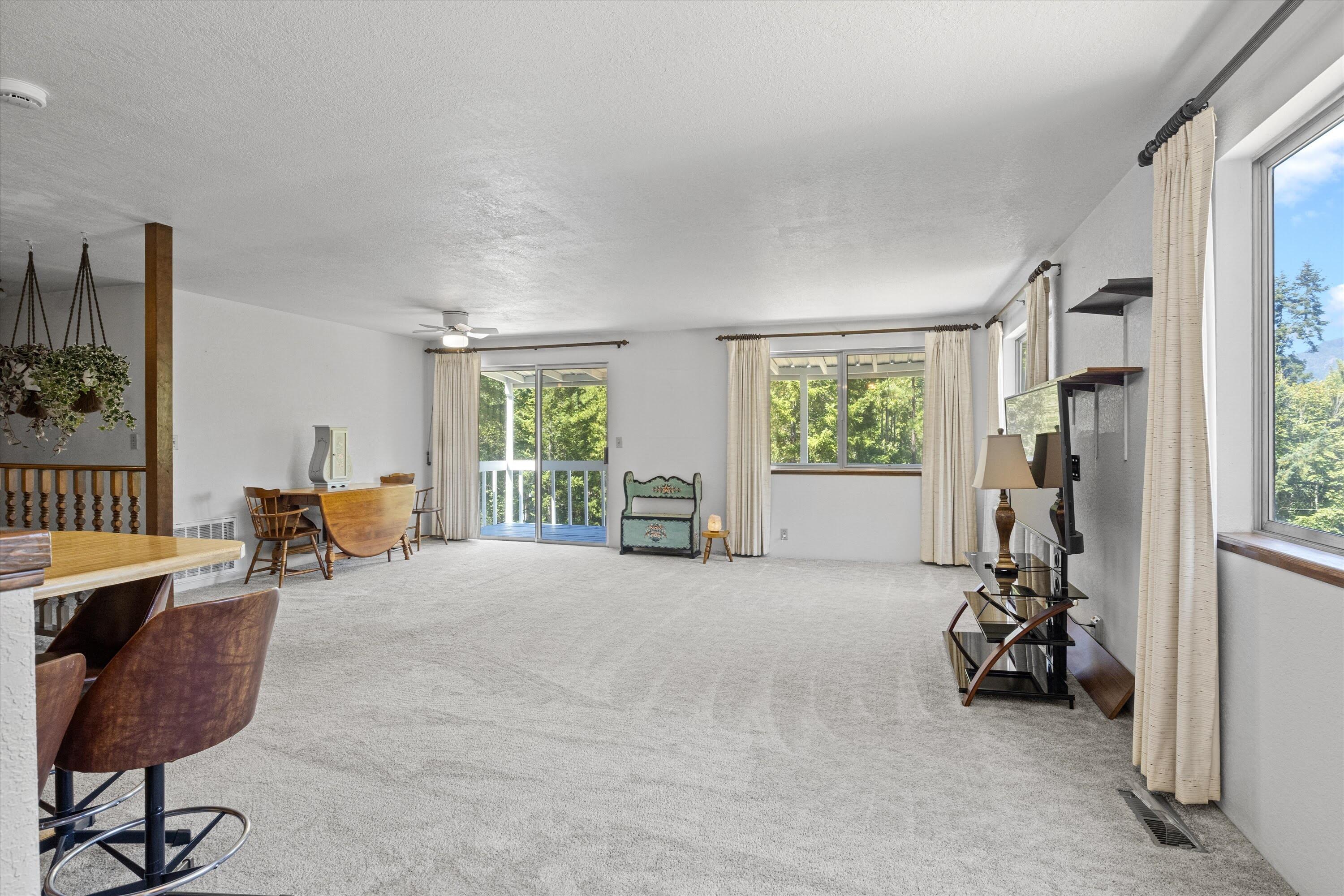 Glendale, Tow NOf Julia - Residential