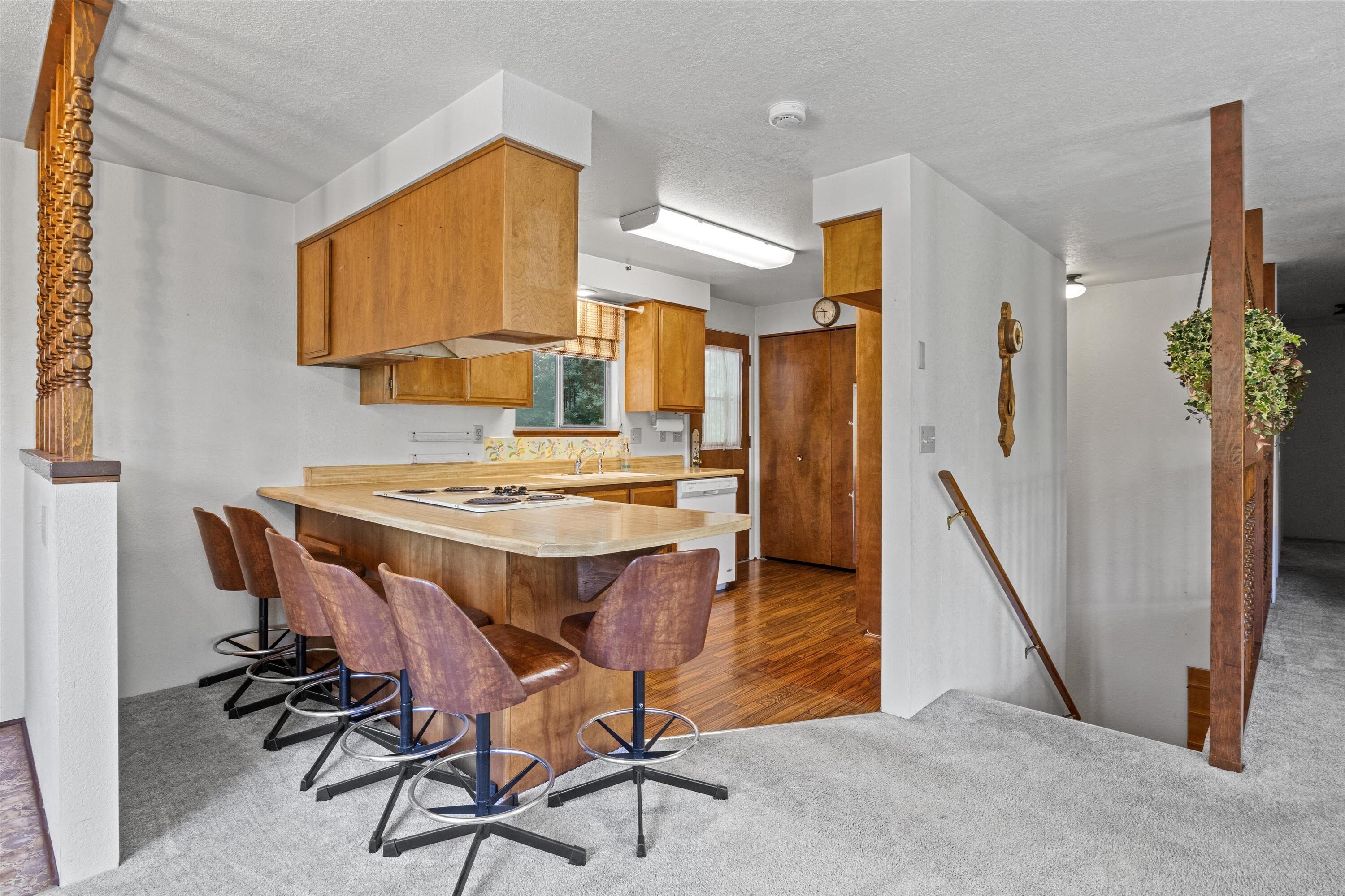 Glendale, Tow NOf Julia - Residential