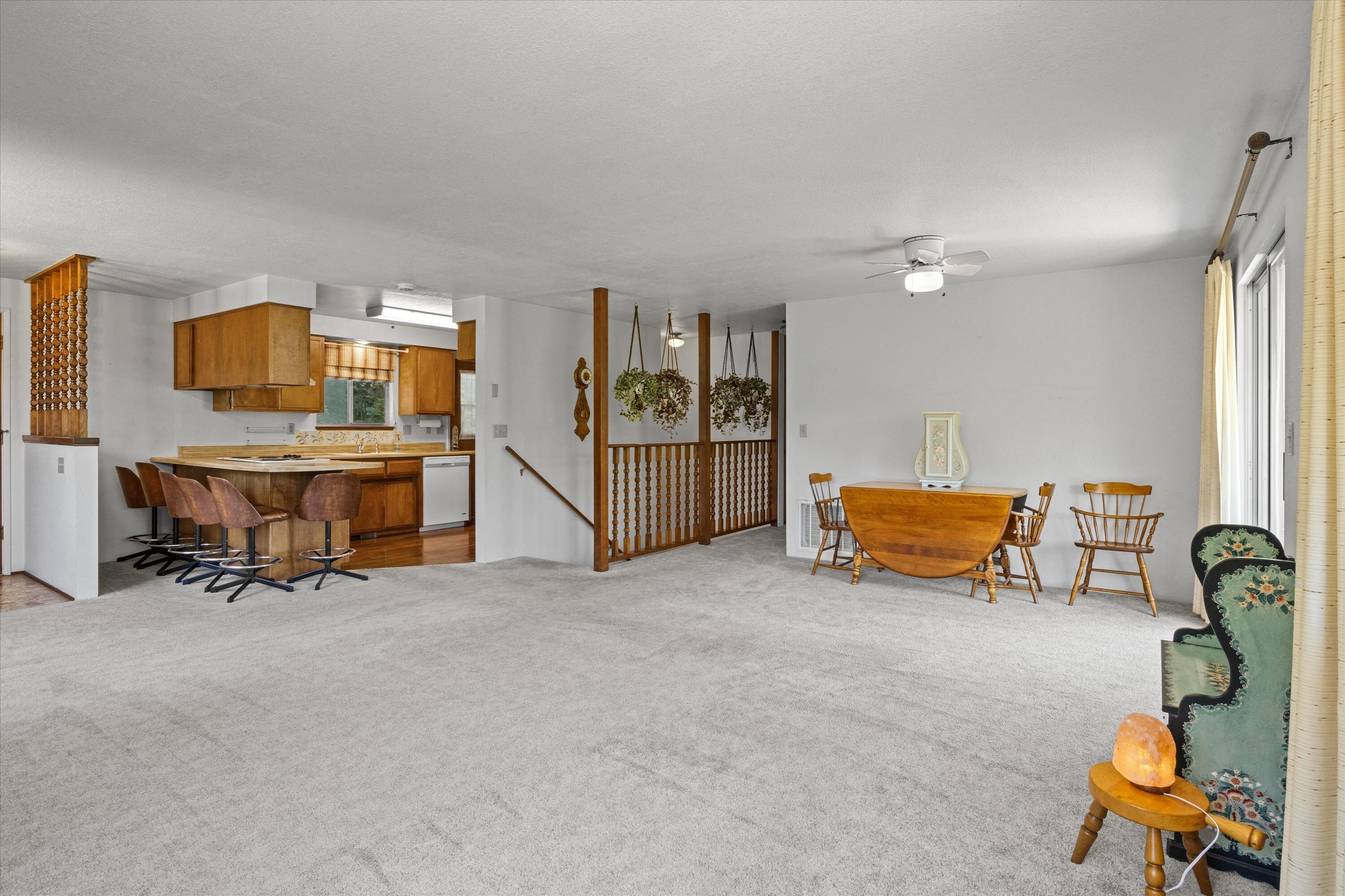 Glendale, Tow NOf Julia - Residential