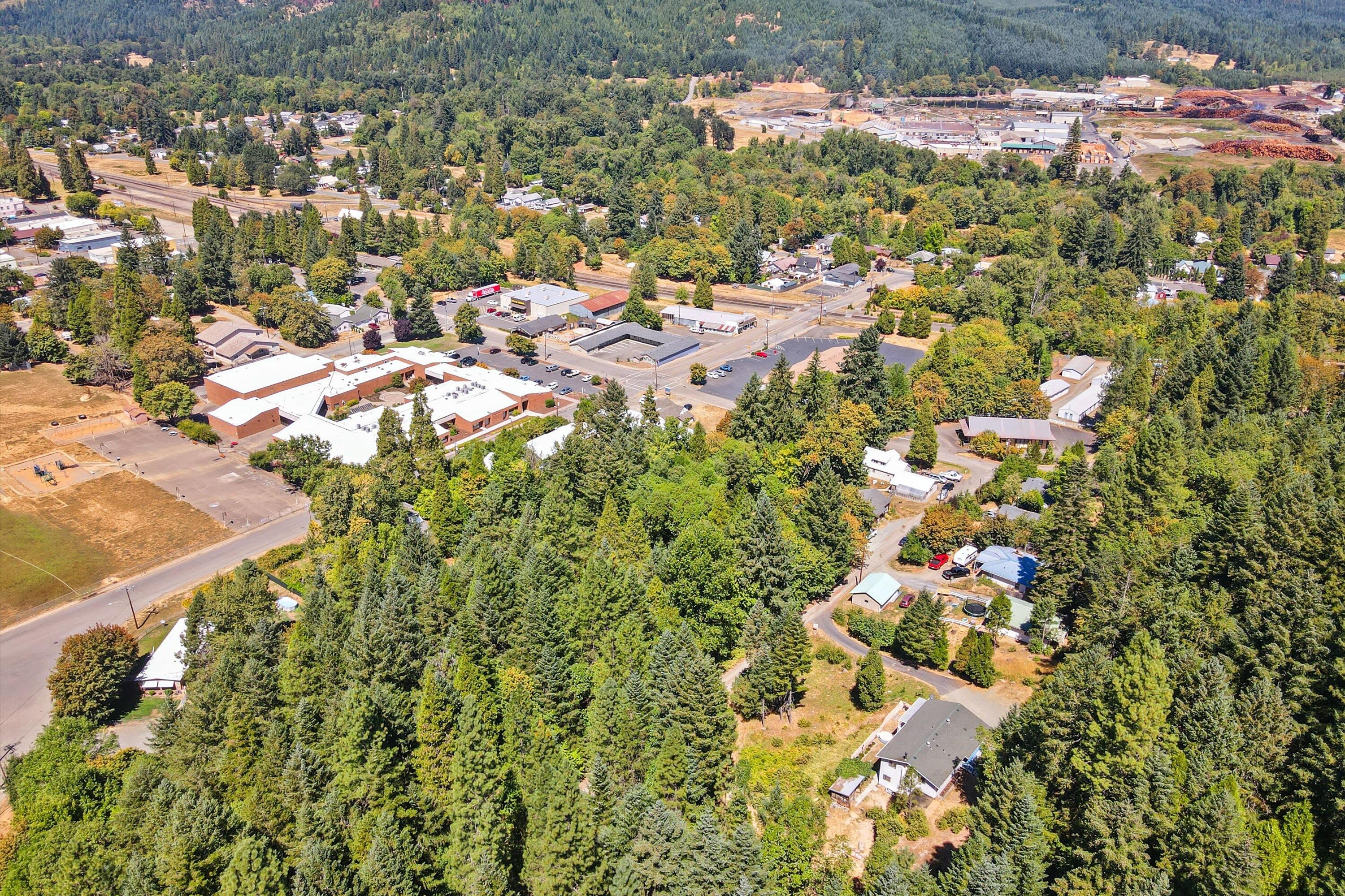 Glendale, Tow NOf Julia - Residential