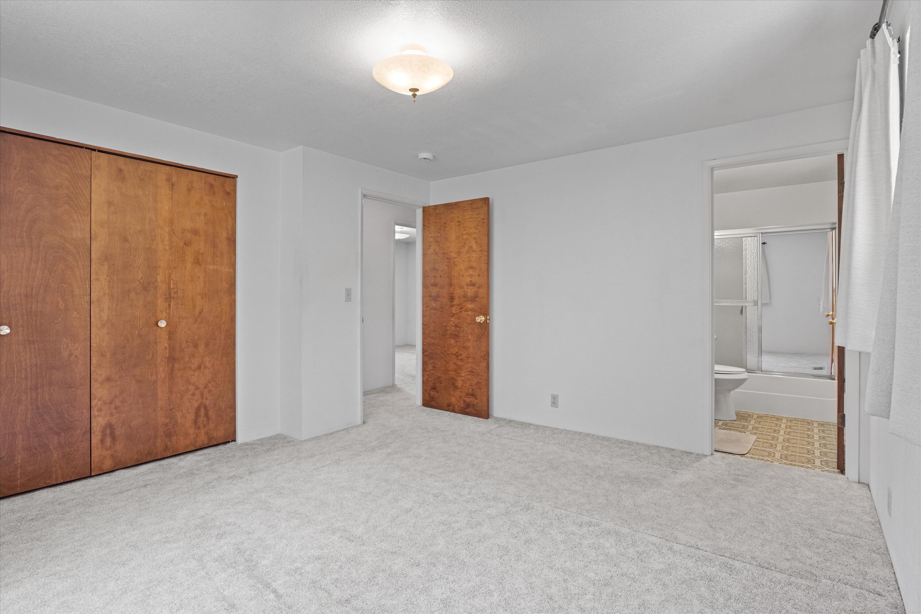 Glendale, Tow NOf Julia - Residential