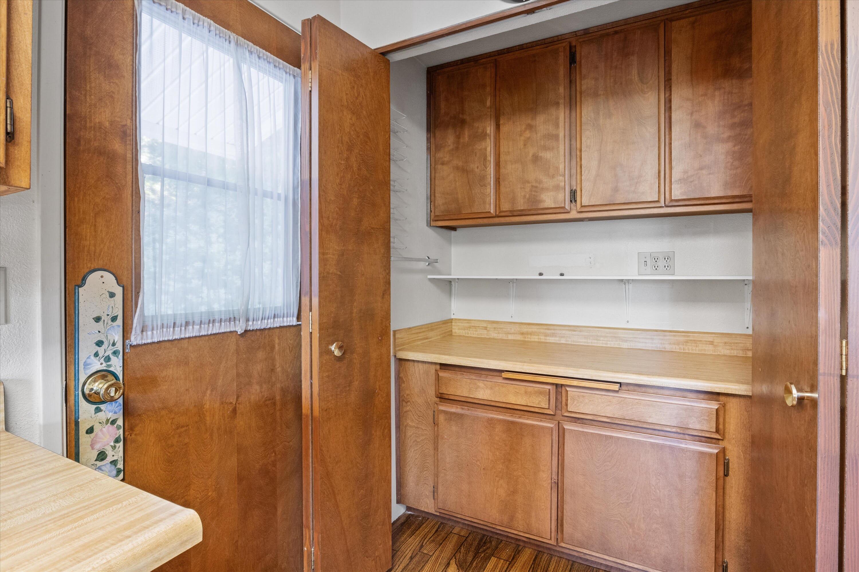 Glendale, Tow NOf Julia - Residential