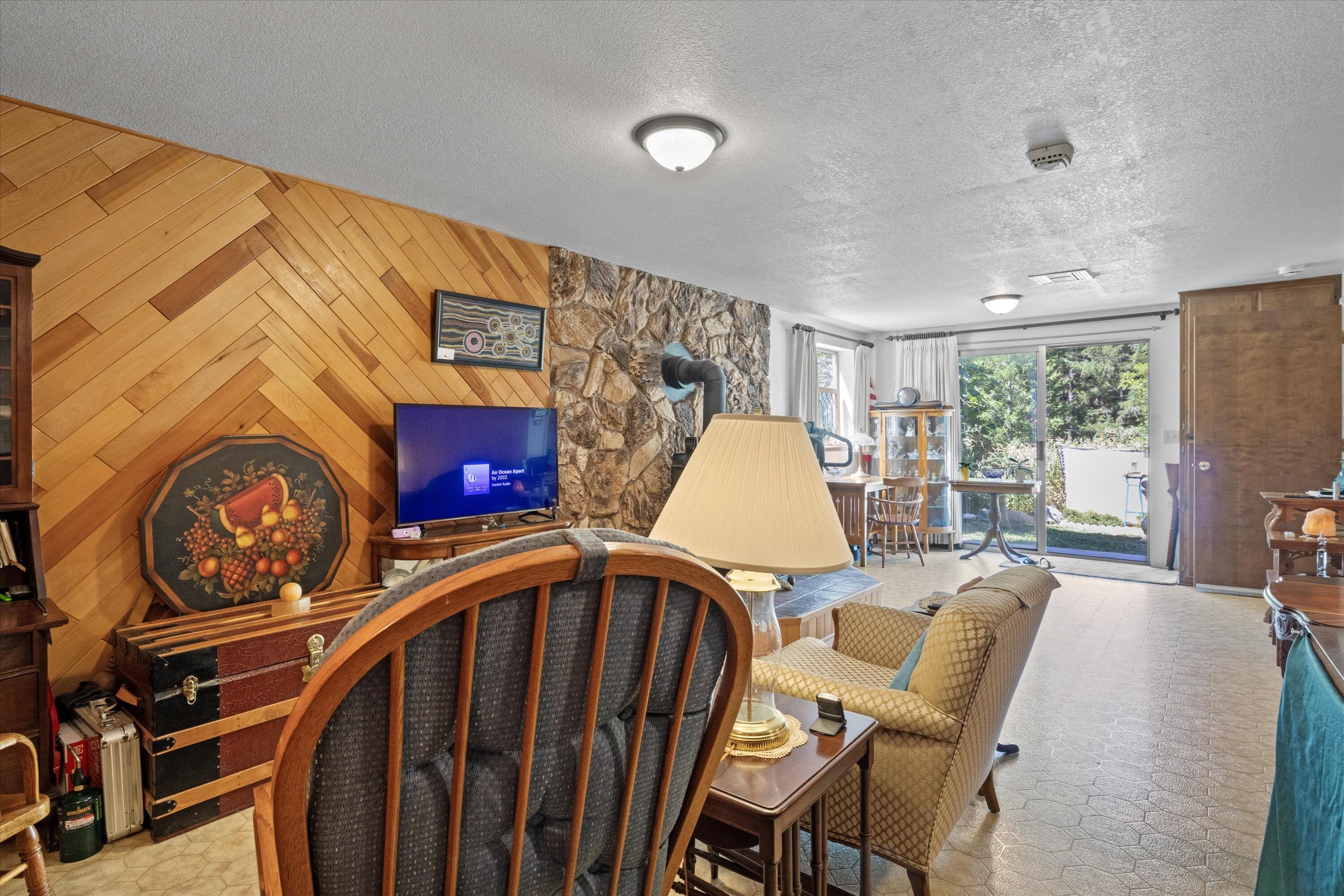 Glendale, Tow NOf Julia - Residential