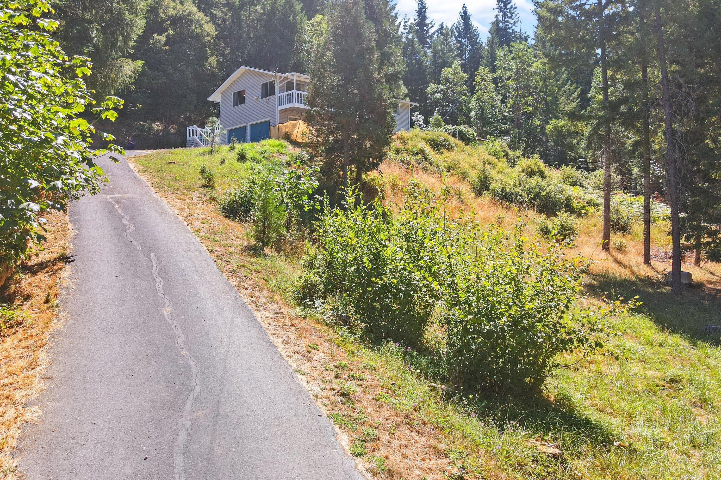 Glendale, Tow NOf Julia - Residential