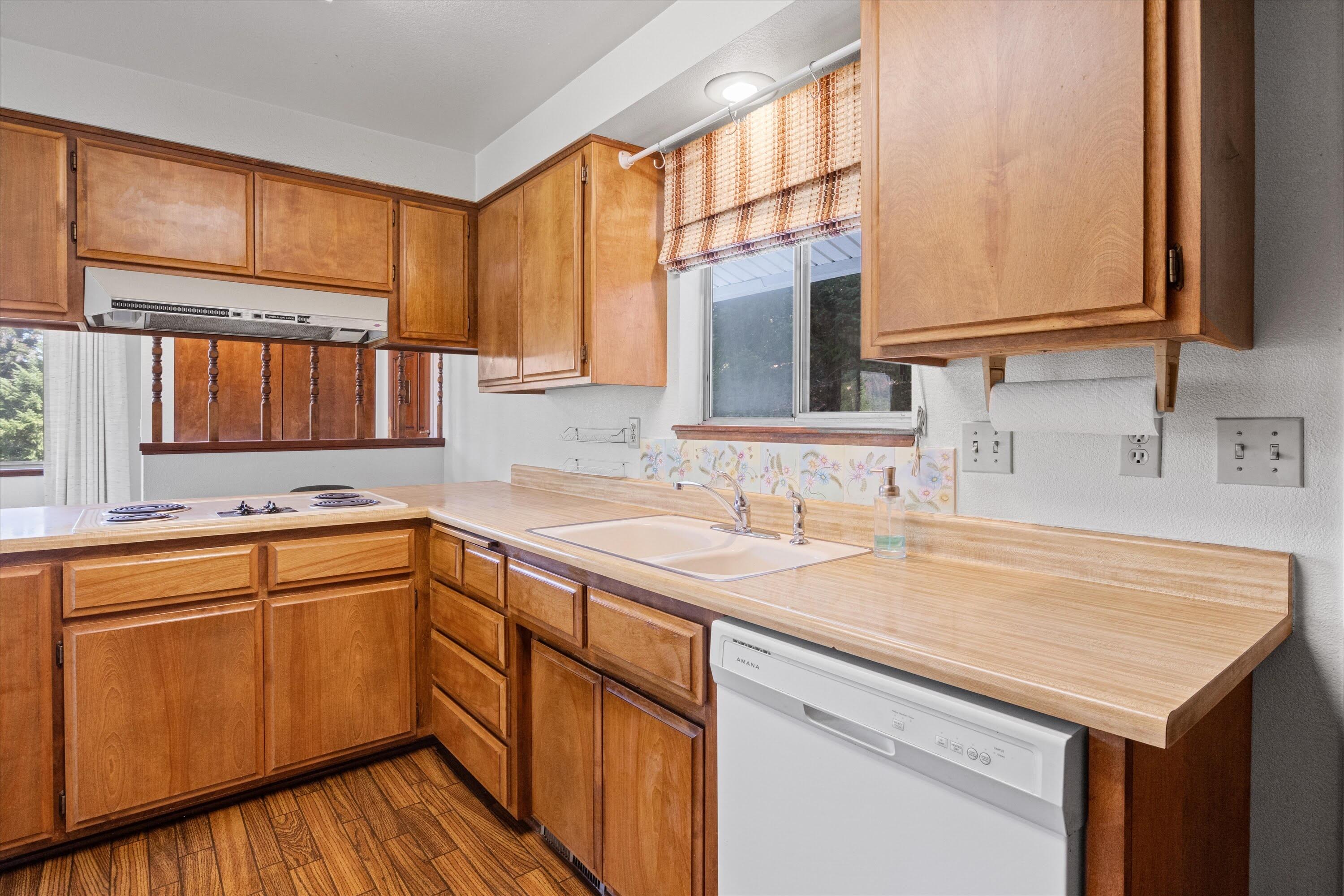 Glendale, Tow NOf Julia - Residential