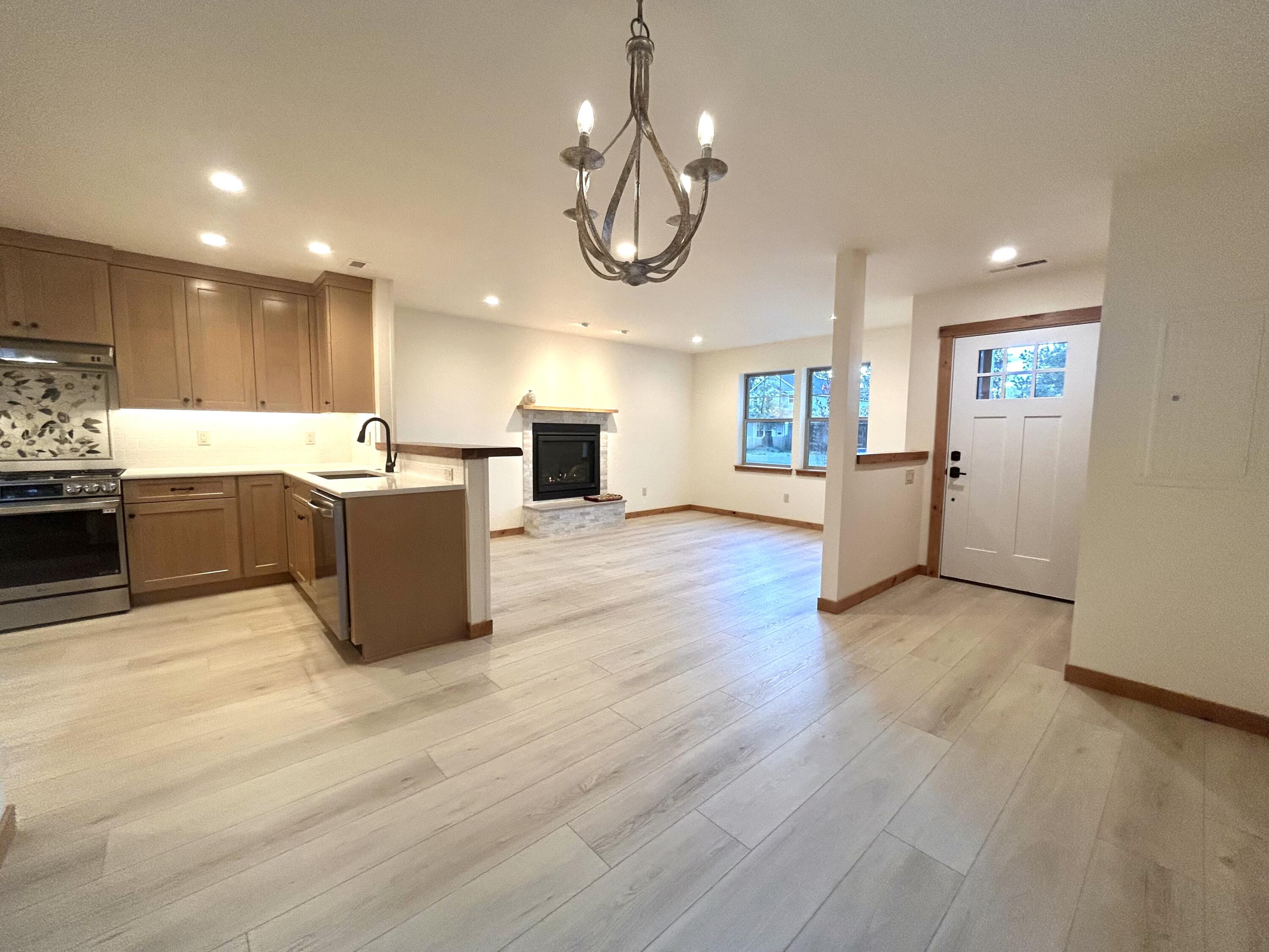 337 W Jefferson Avenue