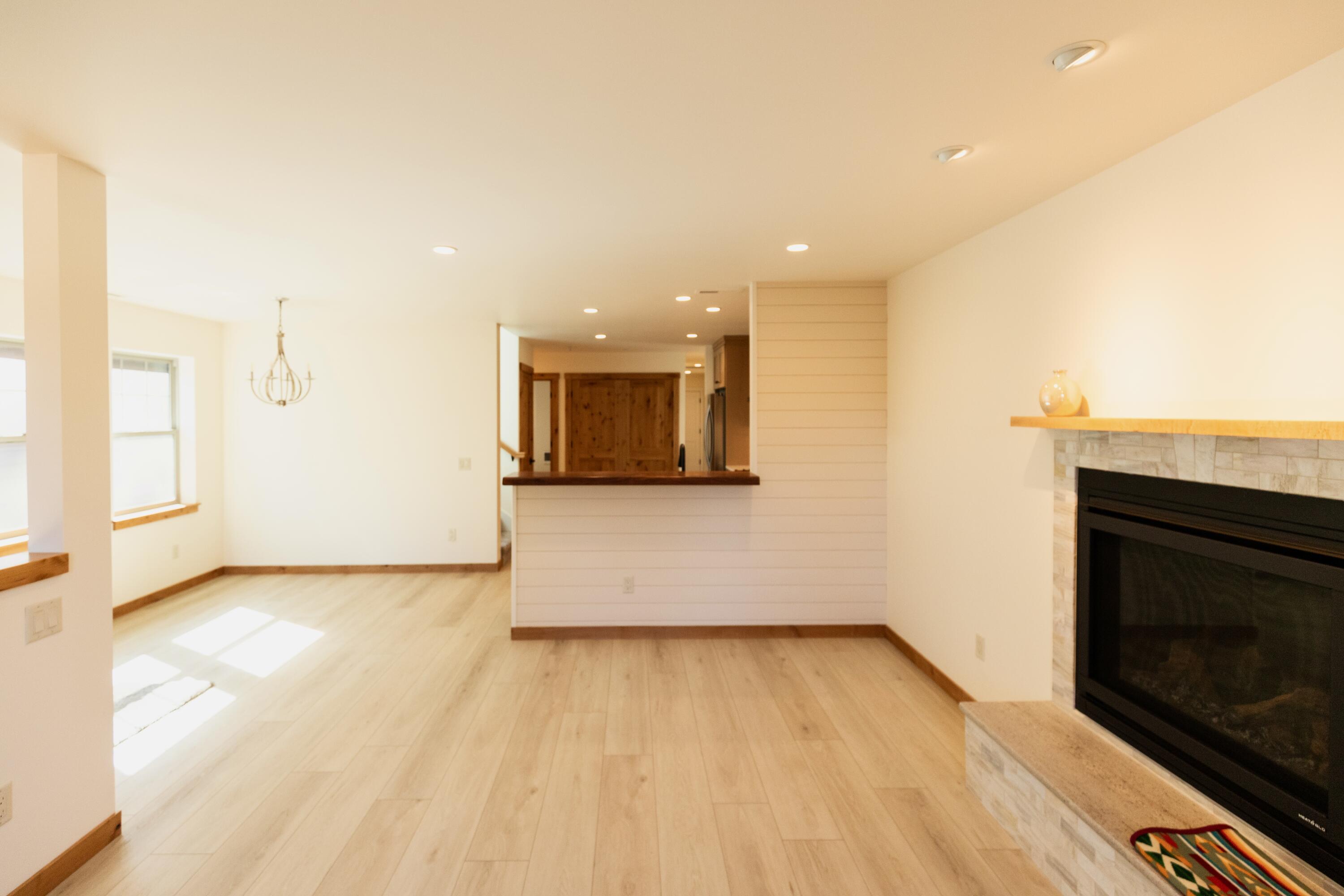 337 W Jefferson Avenue