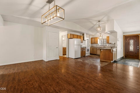 Tiny photo for 56 SE L Street Loop, Madras, OR 97741 (MLS # 220223017)
