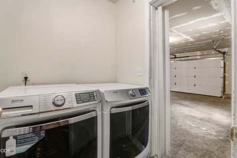 Tiny photo for 56 SE L Street Loop, Madras, OR 97741 (MLS # 220223017)