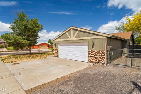 Tiny photo for 56 SE L Street Loop, Madras, OR 97741 (MLS # 220223017)