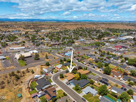 Tiny photo for 56 SE L Street Loop, Madras, OR 97741 (MLS # 220223017)