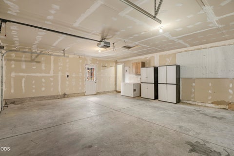 Tiny photo for 56 SE L Street Loop, Madras, OR 97741 (MLS # 220223017)