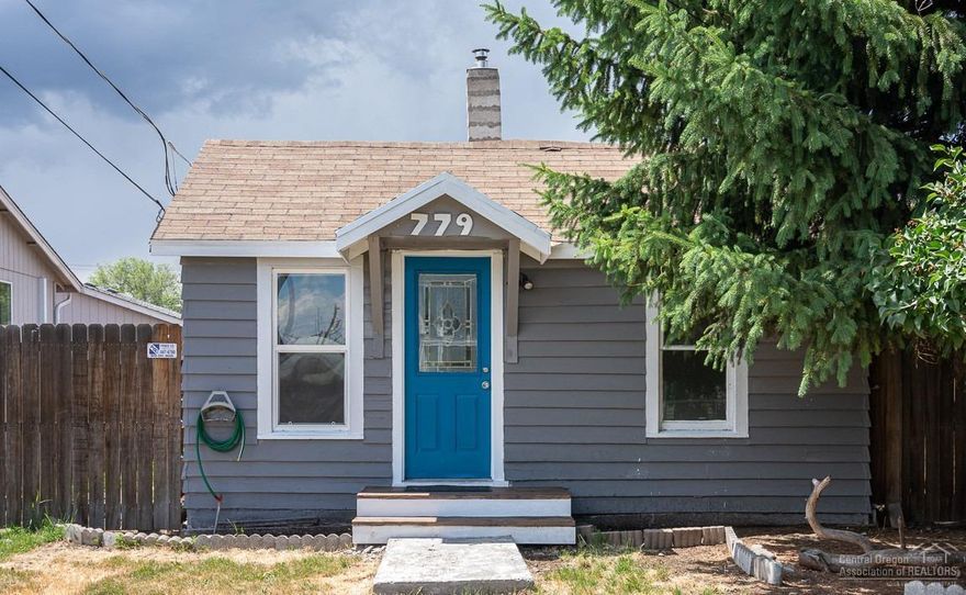 So Cute! New carpet, interior paint, bathroom vanity, lighting and front porch. sewer line replaced in 2018. This darling home is in a great location in the heart of Prineville, just a few blocks from shopping and dining. Affordably priced, its perfect for a starter home or rental. Well & pump for irrigation only.
