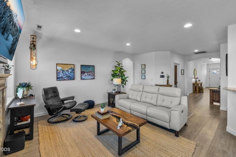 Tiny photo for 4431 SW Salmon Place, Redmond, OR 97756 (MLS # 220223567)