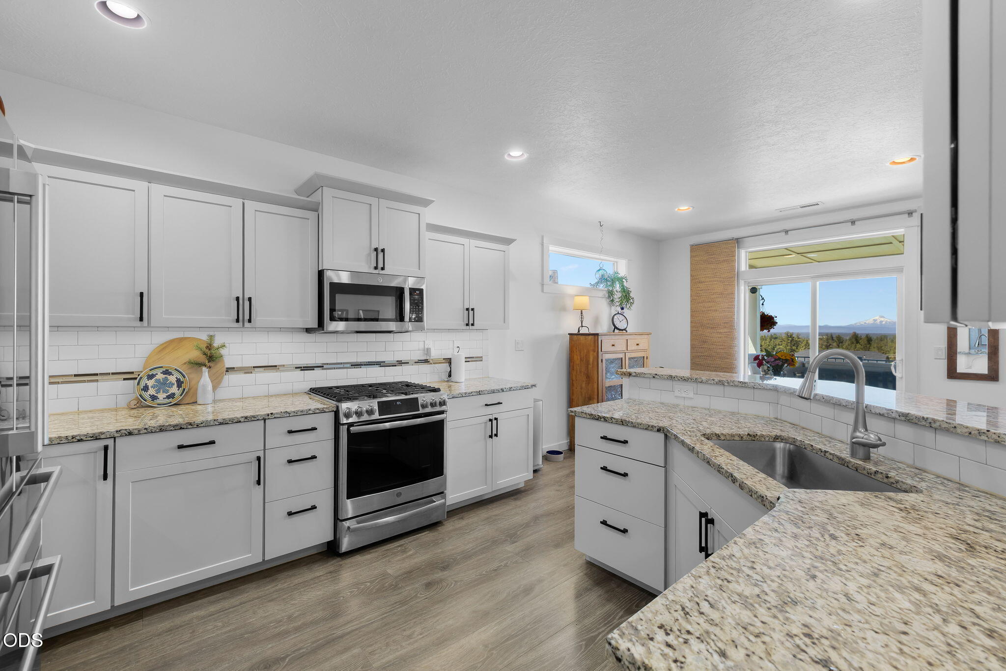 4431 SW Salmon Place