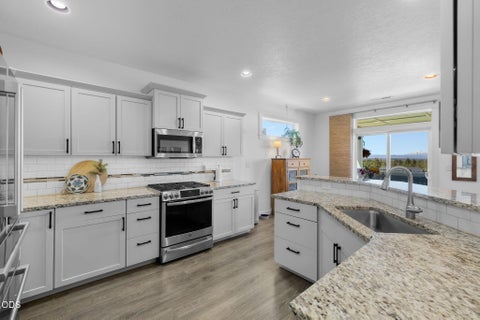 Tiny photo for 4431 SW Salmon Place, Redmond, OR 97756 (MLS # 220223567)