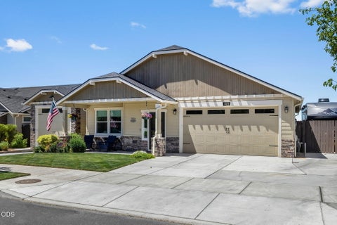 Tiny photo for 4431 SW Salmon Place, Redmond, OR 97756 (MLS # 220223567)