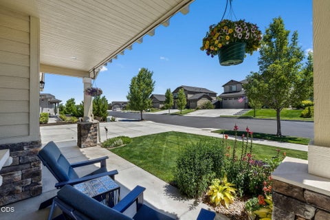 Tiny photo for 4431 SW Salmon Place, Redmond, OR 97756 (MLS # 220223567)