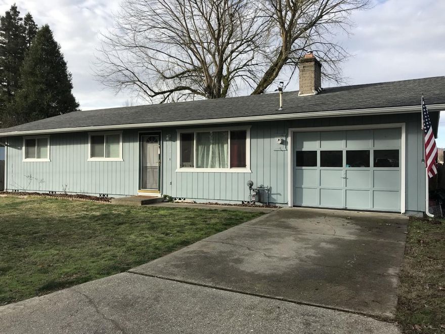 Lovely home just down the street from Reinhart Park (All Sports).  Located on a large lot with plenty of room for entertaining, pets, kids, toys... you name it!  Roof is only two years old.  This home has been well cared for and wont last long!