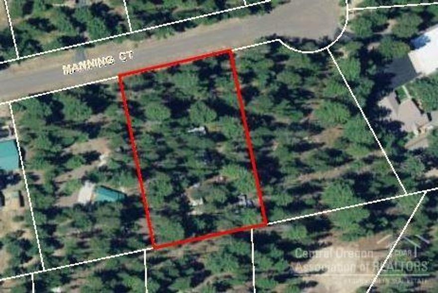 Nice 1.1 Acre parcel in Newberry Estates. 1/2 interest in Well, Septic Installed, Nicely Treed. Manufactured Home is Liveable, would make a great vacation home close to all the Recreation.