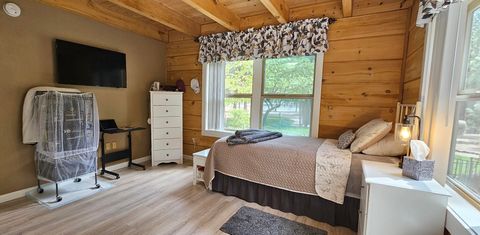 Tiny photo for 17659 Rosland Road, La Pine, OR 97739 (MLS # 220221325)