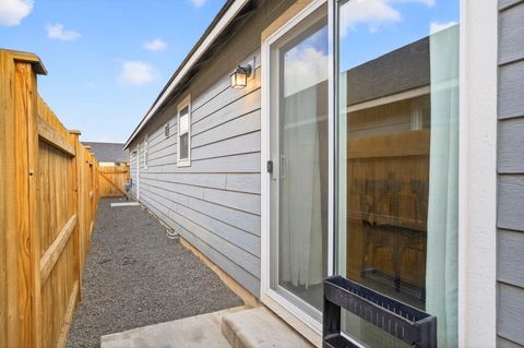 Tiny photo for 949 NW Upas Avenue, Redmond, OR 97756 (MLS # 220212996)